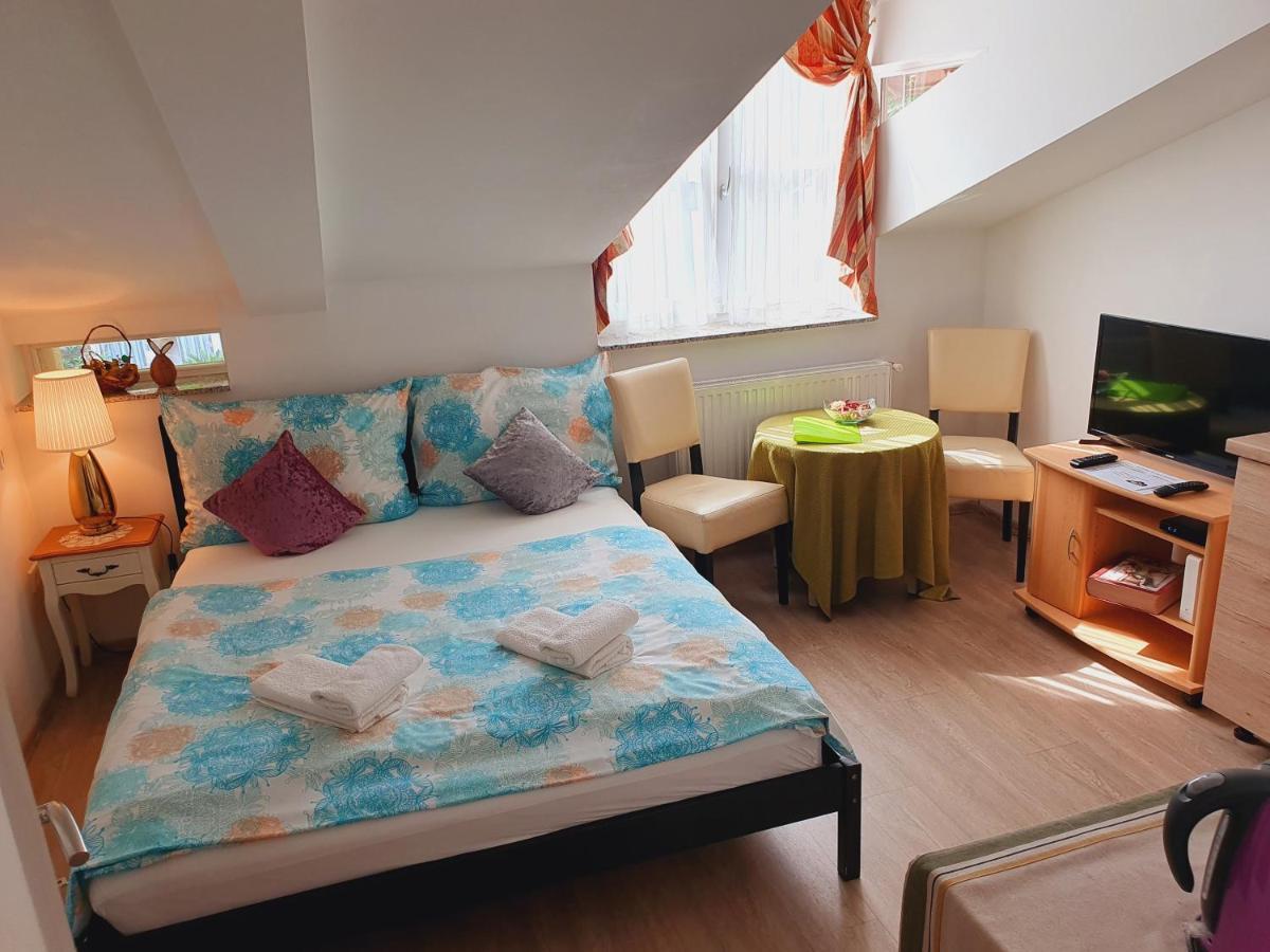 Karmelita Boutique Apartman Шопрон Екстер'єр фото