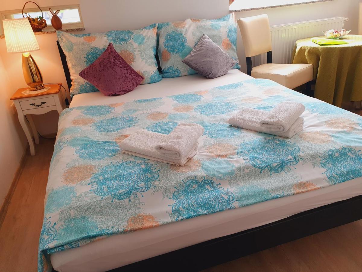 Karmelita Boutique Apartman Шопрон Екстер'єр фото