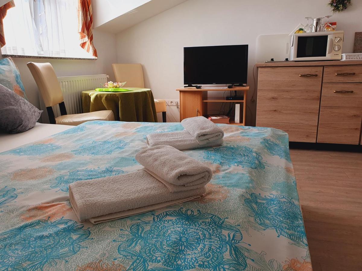 Karmelita Boutique Apartman Шопрон Екстер'єр фото