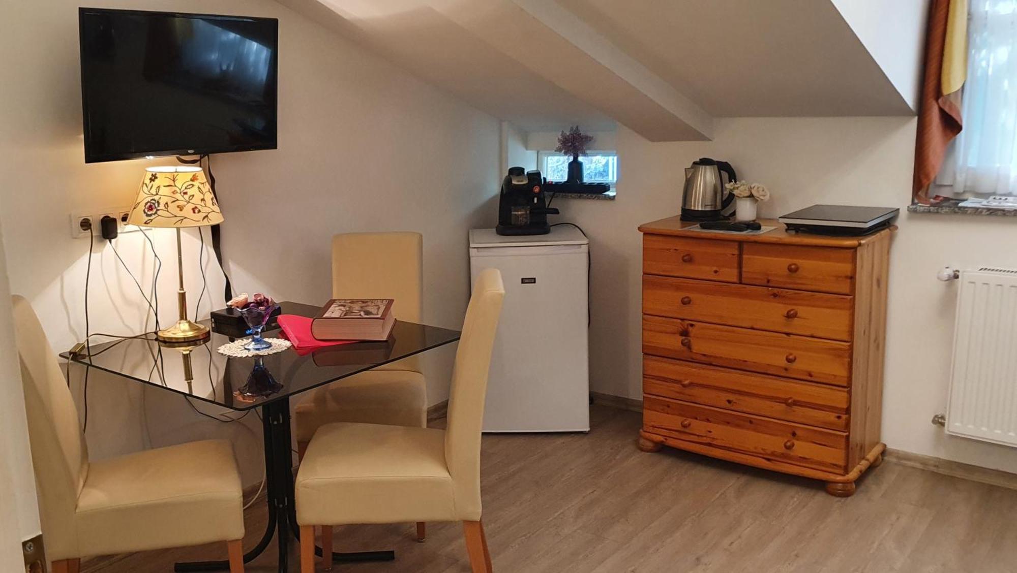 Karmelita Boutique Apartman Шопрон Номер фото