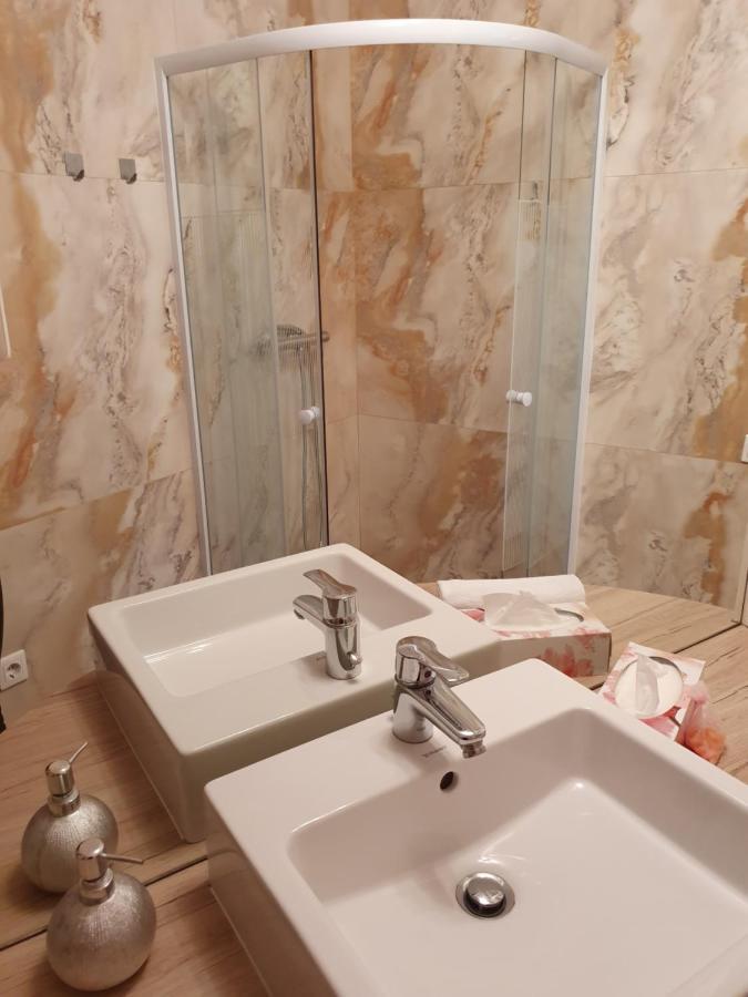 Karmelita Boutique Apartman Шопрон Екстер'єр фото