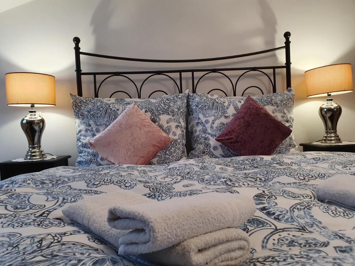 Karmelita Boutique Apartman Шопрон Екстер'єр фото