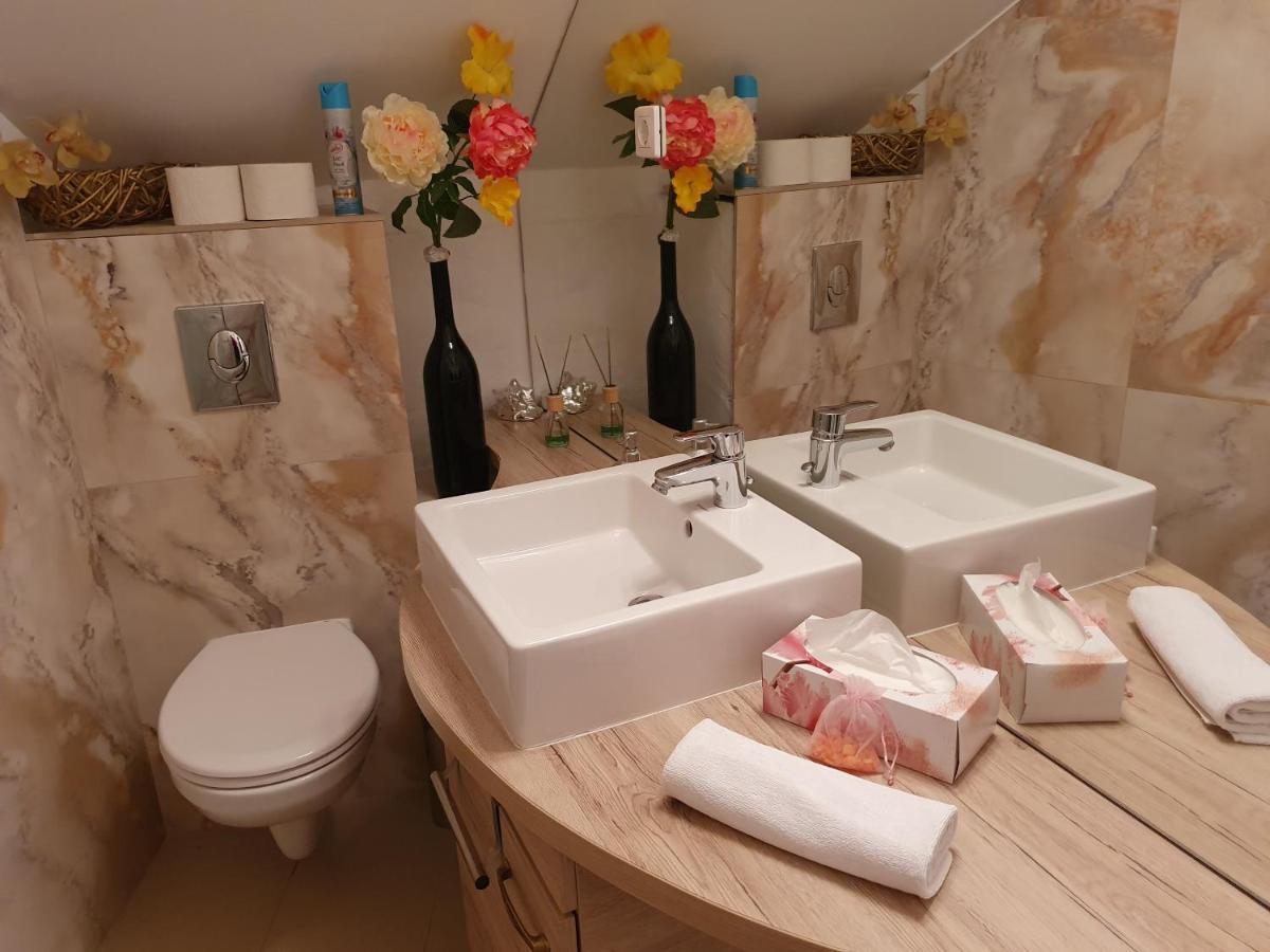 Karmelita Boutique Apartman Шопрон Екстер'єр фото