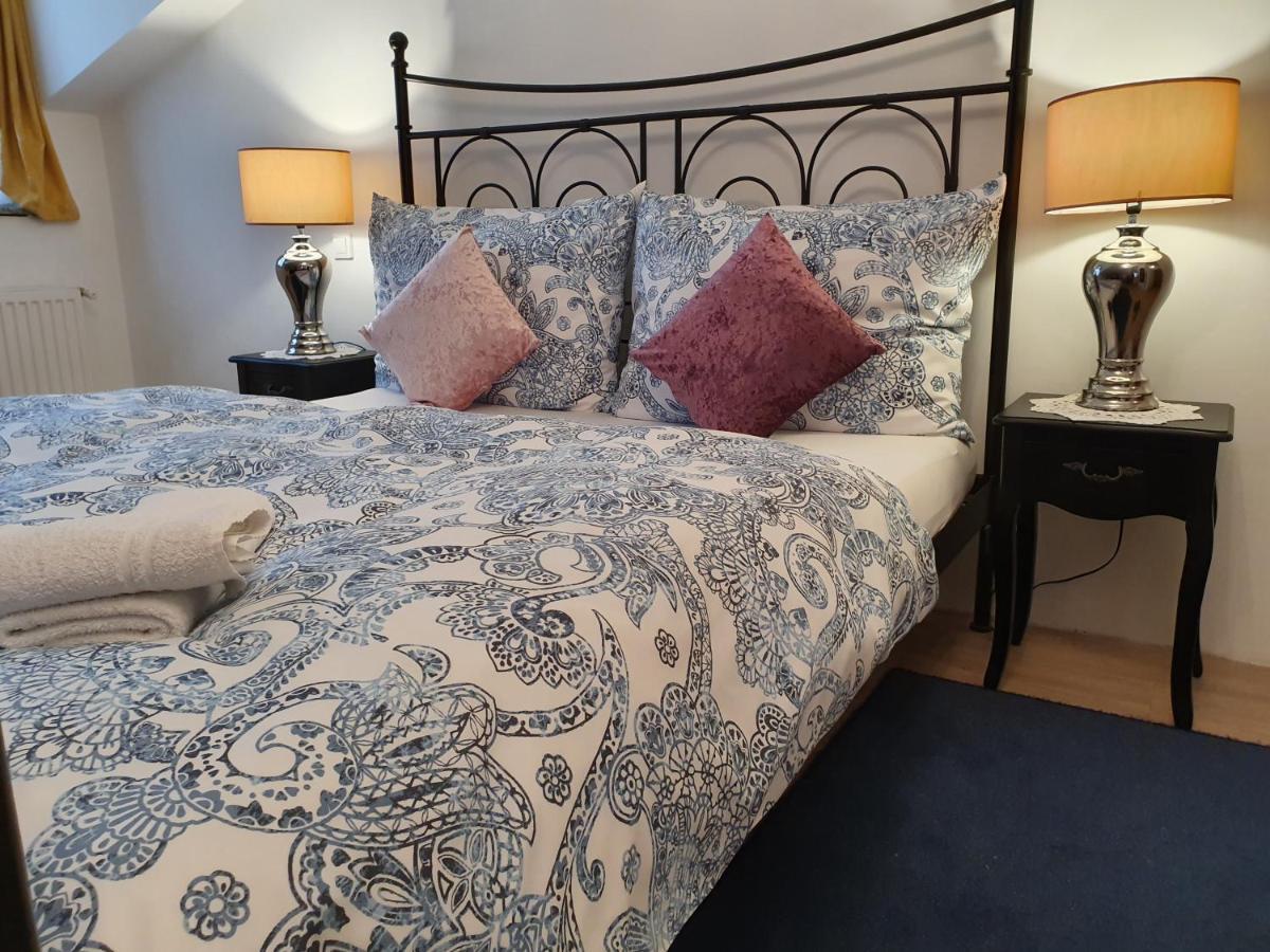 Karmelita Boutique Apartman Шопрон Екстер'єр фото